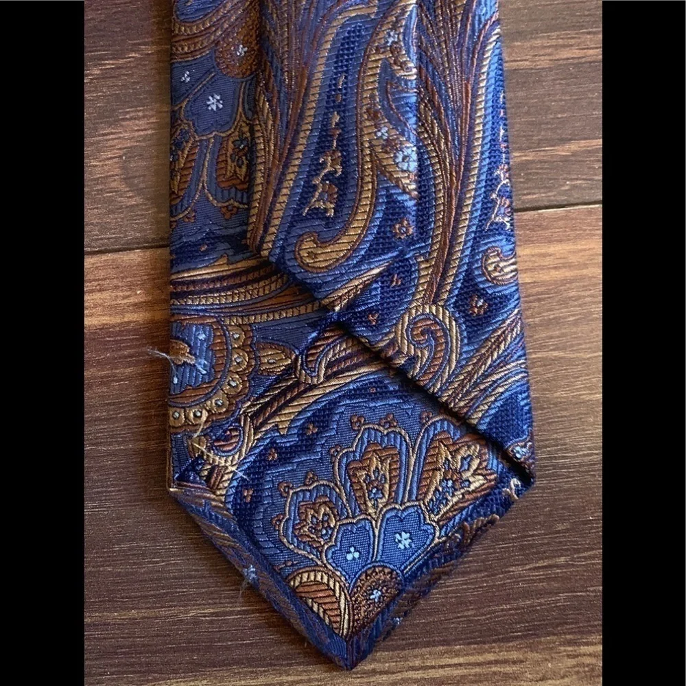 🌿END of SEASON SALE🌿JOS. A. BANK Blue 100% Silk Paisley Jacquard Necktie